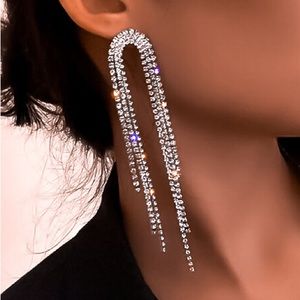 ⚜️𝟯𝟬%𝗢𝗙𝗙 𝗯𝘂𝗻𝗱𝗹𝗲𝘀 𝟯+⚜️ NEW Rhinestone Tassel Earrings